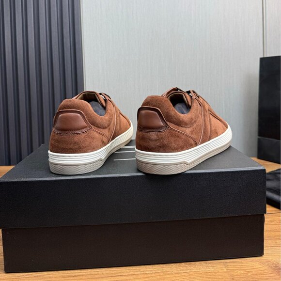 Athletic_Shoes